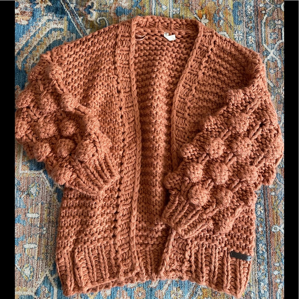 VICI popcorn sleeve cardigan s/m in Rust